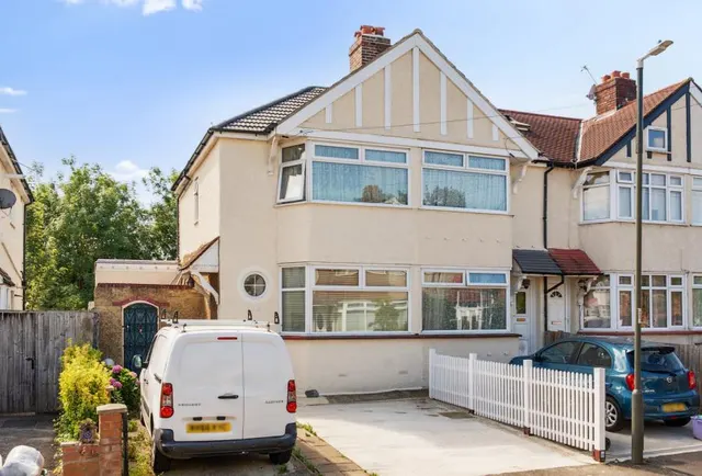 Hilary Avenue, Mitcham, CR4, photo 1