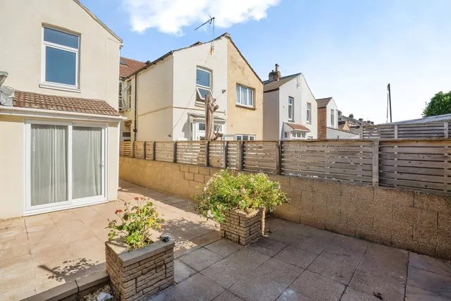 Paulsgrove Road, Portsmouth, PO2, photo 2