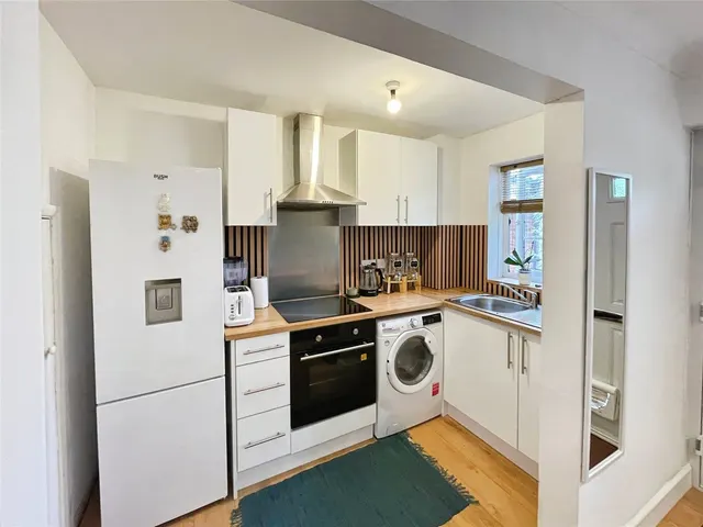 Photo 3 — Milverton Green, LUTON, Bedfordshire, LU3