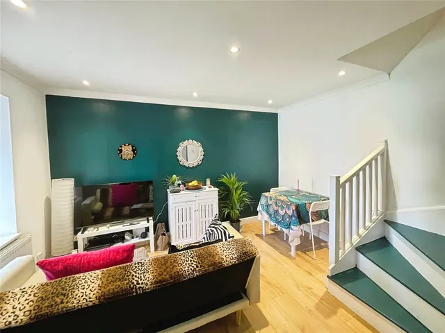 Photo 2 — Milverton Green, LUTON, Bedfordshire, LU3