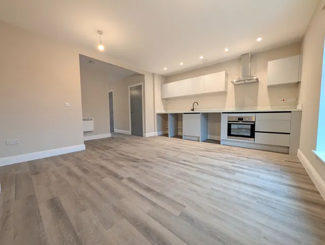 Hyde Road, Woodley, SK6, photo 3