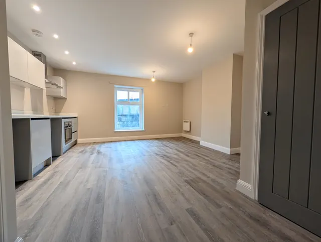 Hyde Road, Woodley, SK6, photo 2