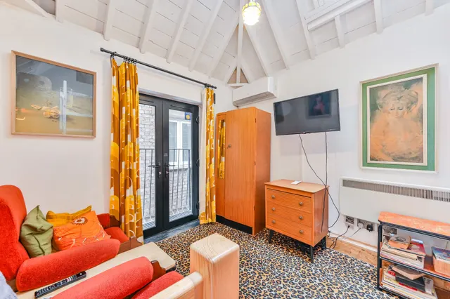 34a Bridle Lane, London, photo 1