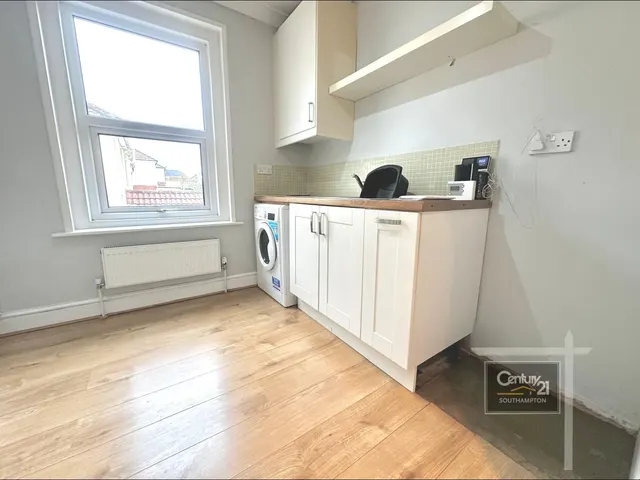 Sholing Road, Southampton, SO19, photo 3