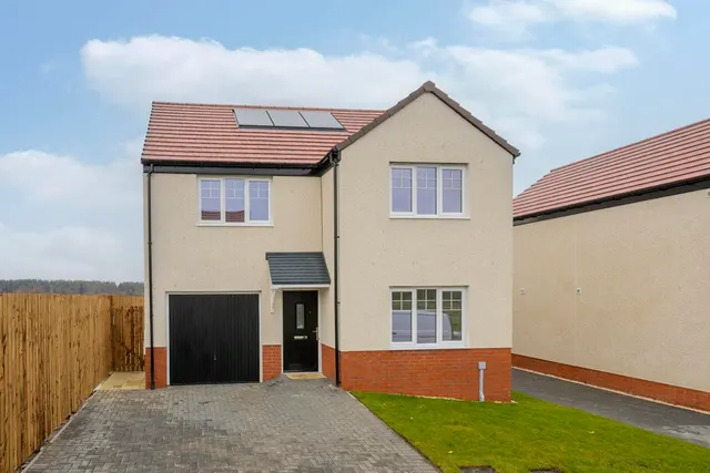 Daffodil Drive, Robroyston, G33 6PQ, photo 1