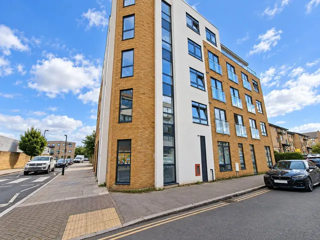 Mantle Road, London, SE4, photo 1