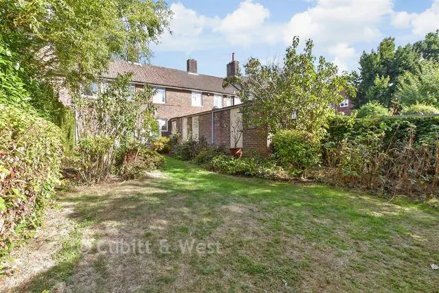 Ewhurst Close, West Green, RH11, photo 2