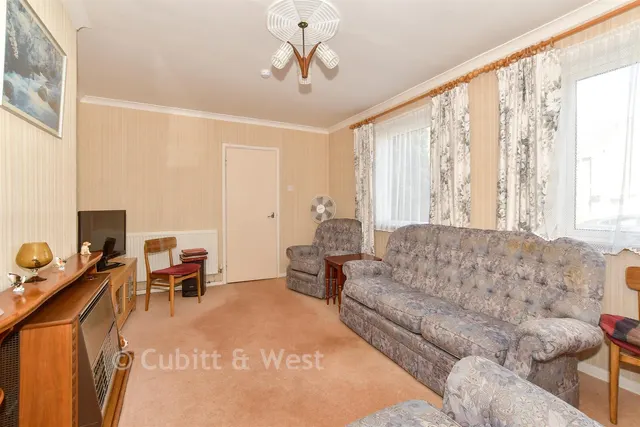 Ewhurst Close, West Green, RH11, photo 3