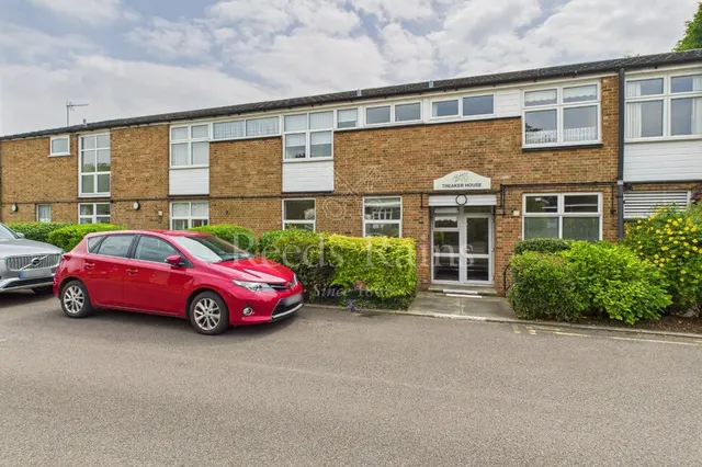 Gorringe Avenue, South Darenth, Kent, DA4, photo 1
