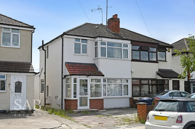Neal Avenue, Southall, UB1, photo 1