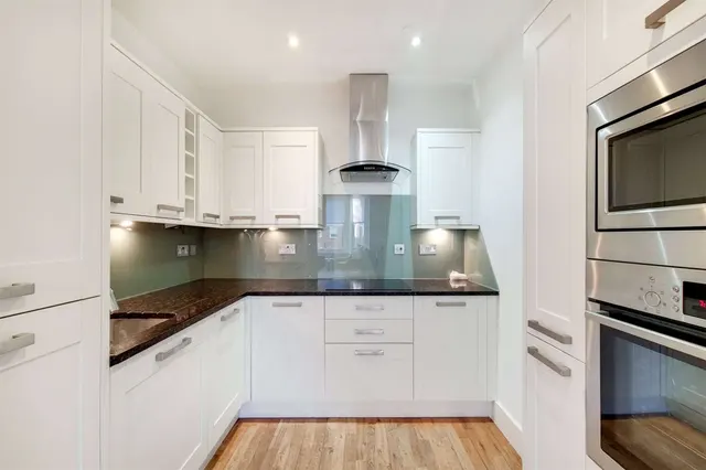 Photo 2 — Windmill Hill, Hampstead, London, NW3 6RU