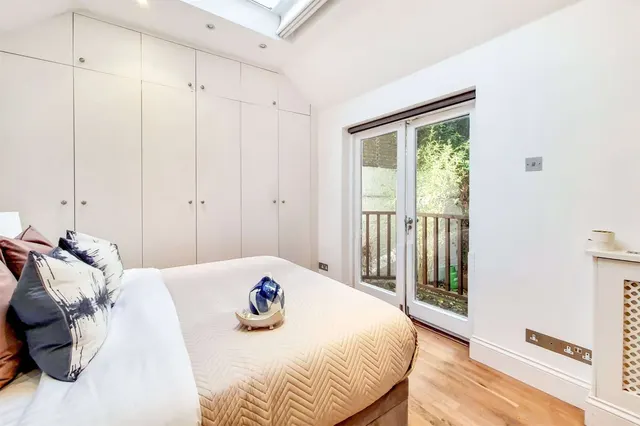 Photo 3 — Windmill Hill, Hampstead, London, NW3 6RU