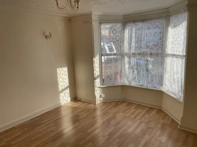 Warren Crescent, SO16, photo 2