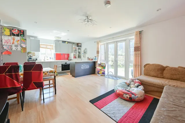 Bushey, WD23, photo 1