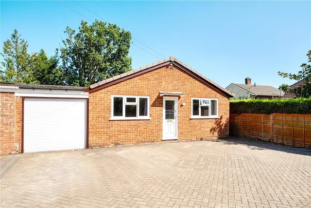 Nutbourne, Farnham, Surrey, GU9, photo 1
