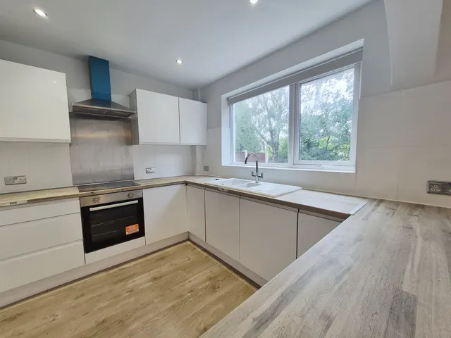 Coniston Avenue, BB5, photo 3