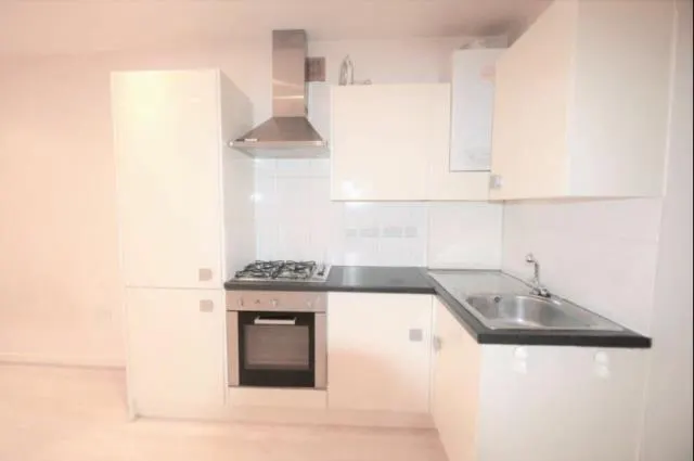 Finchley Road, London, NW11, photo 1
