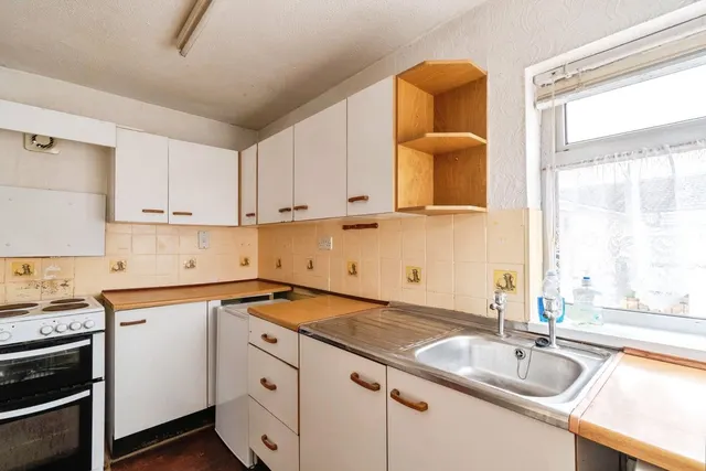 Photo 3 — Woodend, Bristol, Gloucestershire, BS15