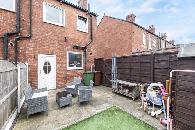 Hugh Street, Castleford, photo 1
