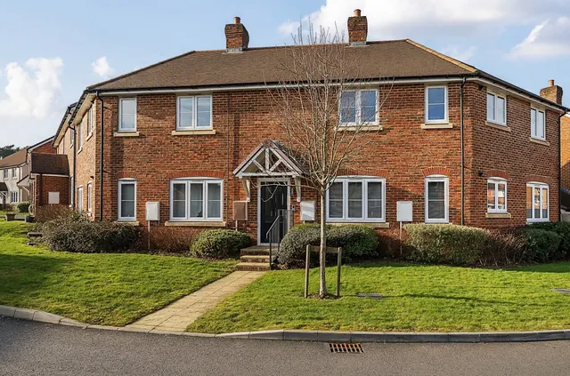 Holland Drive, Medstead, GU34, photo 1
