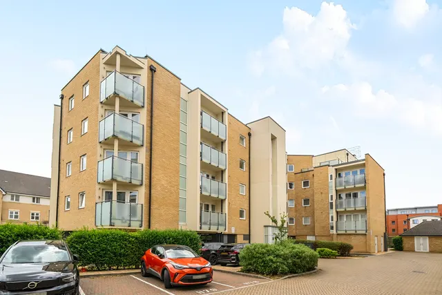 Perkins Gardens, Ickenham, UB10, photo 1