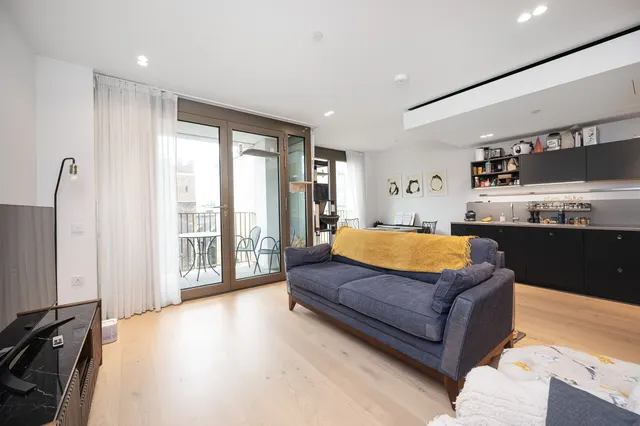 Photo 2 — Apartment 4.3, Percivall House, LONDON