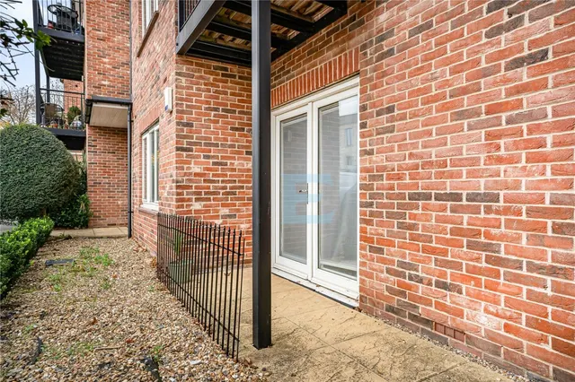 Henry Darlot Drive, Millbrook Park, NW7, photo 3