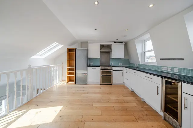 Photo 3 — Vardens Road, Battersea, London, SW11