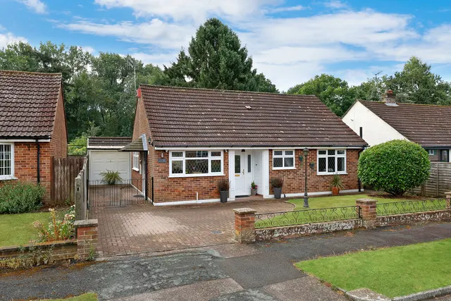 Woodroyd Gardens, Horley, RH6, photo 2