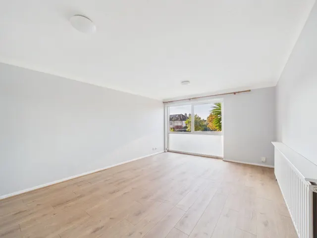 Mintern Close, London, N13, photo 2