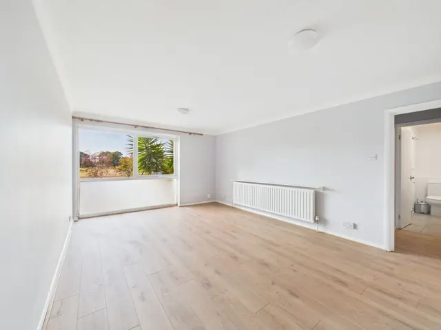 Mintern Close, London, N13, photo 1