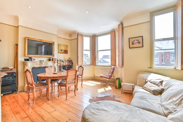 3b Tavistock Road, London, photo 1