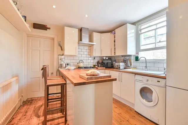 Photo 3 — 3b Tavistock Road, London