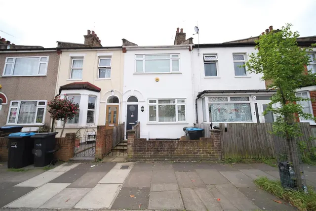 King Edwards Road, Enfield EN3 7DB, photo 1