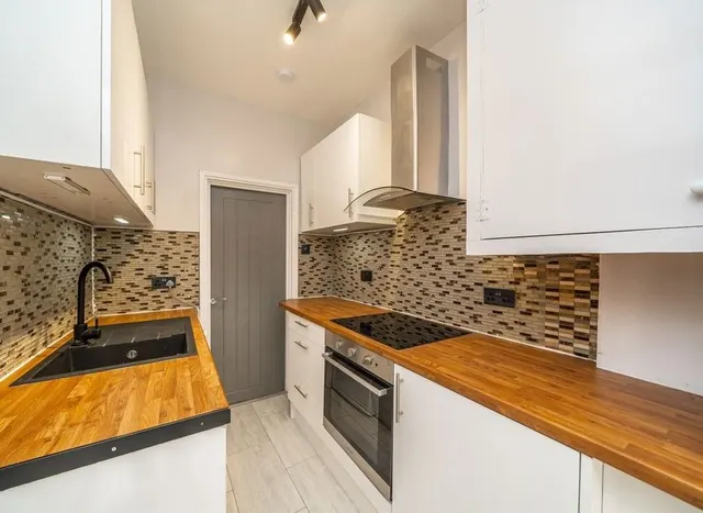 Photo 2 — Cowick Road, Tooting, SW17