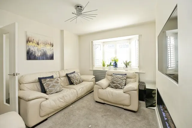 Photo 3 — Silvermere Avenue, Romford, RM5