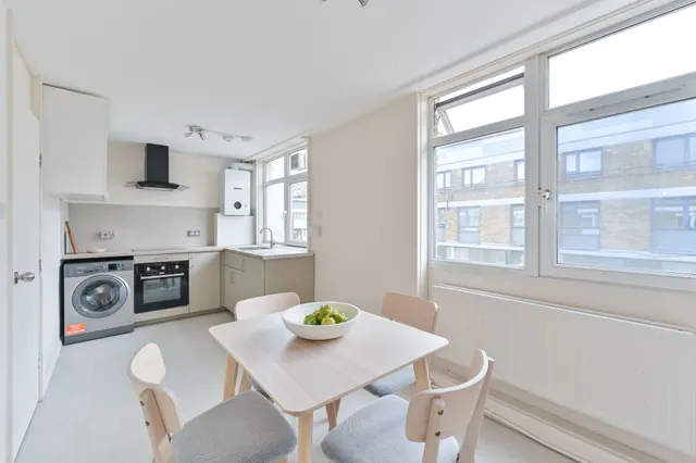 7 Crowhurst House, Aytoun Road, London, photo 1