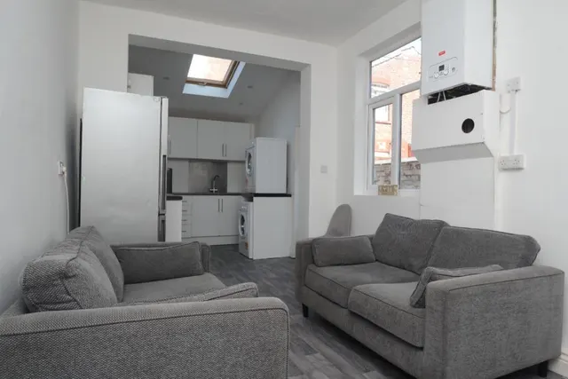 Ashfield Road, Victoria Park, M13, photo 2