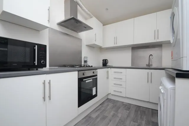 Ashfield Road, Victoria Park, M13, photo 3