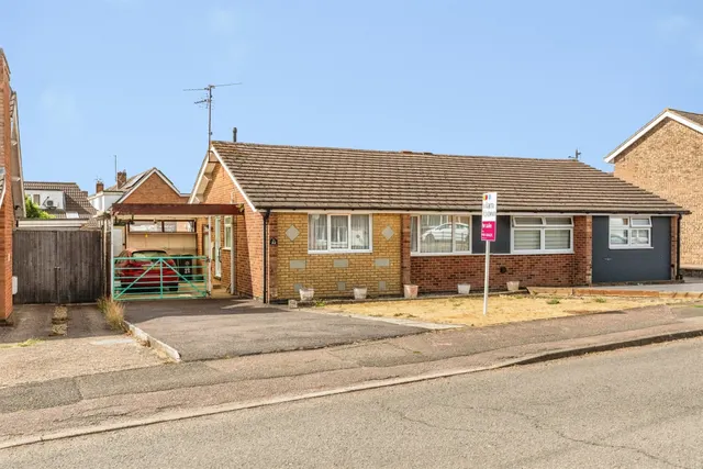 Fairoaks Drive, Raunds, Wellingborough, photo 1