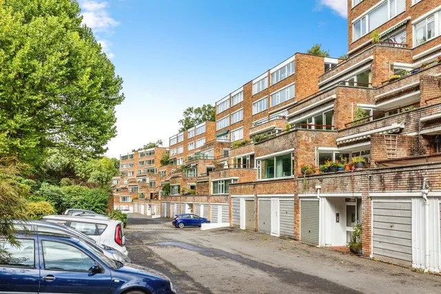 Photo 3 — Avon Way, Stoke Bishop, Bristol