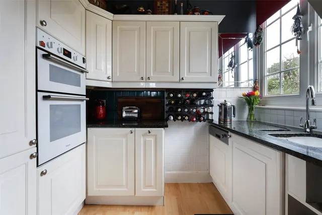 Betchetts Green Road, RH5, photo 3
