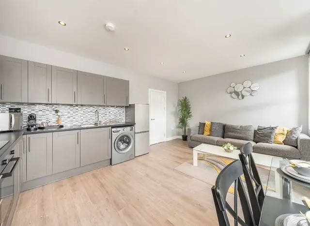 Photo 3 — Regina Road, West Ealing, W13
