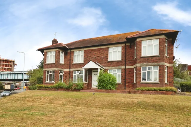 Western Avenue, Court CARDIFF, CF5, photo 2