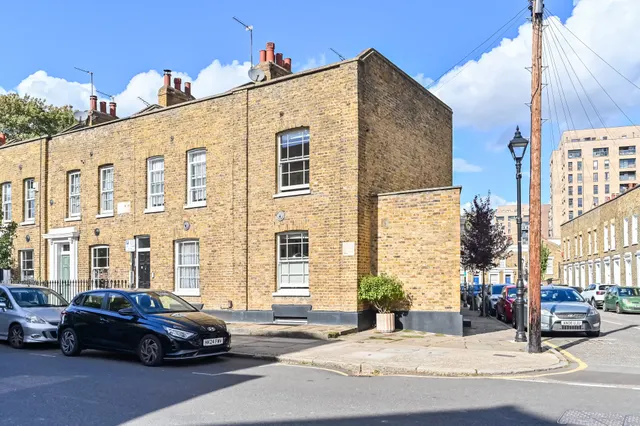 London, E14, photo 1