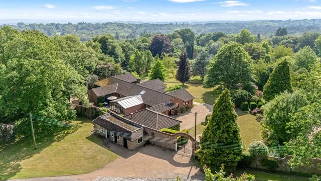 Chelwood Vachery, Millbrook Hill, Nutley, TN22 3HR, photo 1