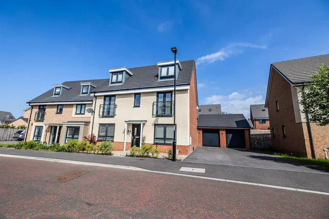 Gatekeeper Close, Newcastle Great Park, photo 1