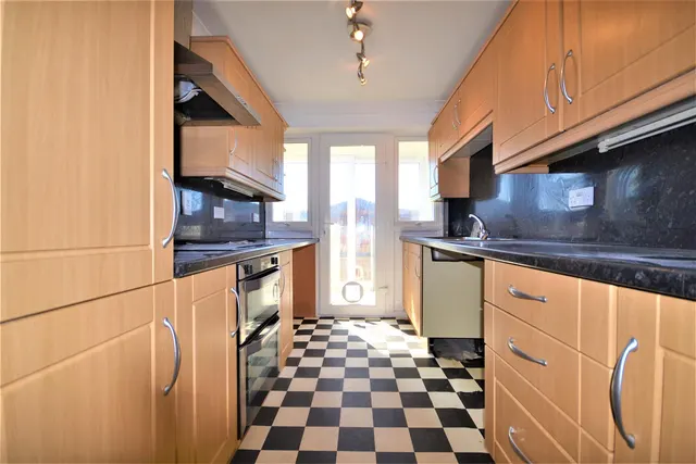 Photo 3 — College Road, Bexhill-On-Sea, TN40 1TG