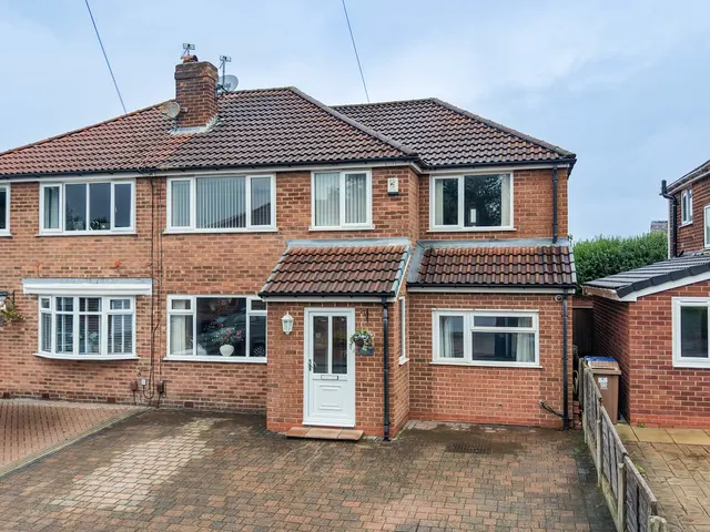 Yarwood Close, Heywood OL10 4DG, photo 1