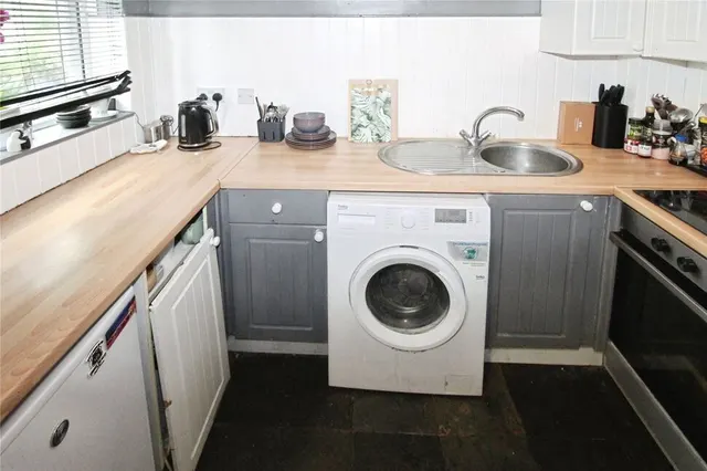 Photo 3 — Hardy Close, Southampton, Hampshire, SO15